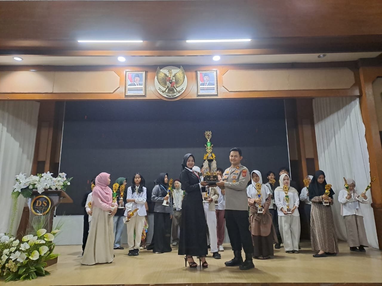 Sumedang English Olympiad 2026 Sukses Digelar, Zahira Nur Asyifa Raih Piala Juara Umum Kapolres Sumedang