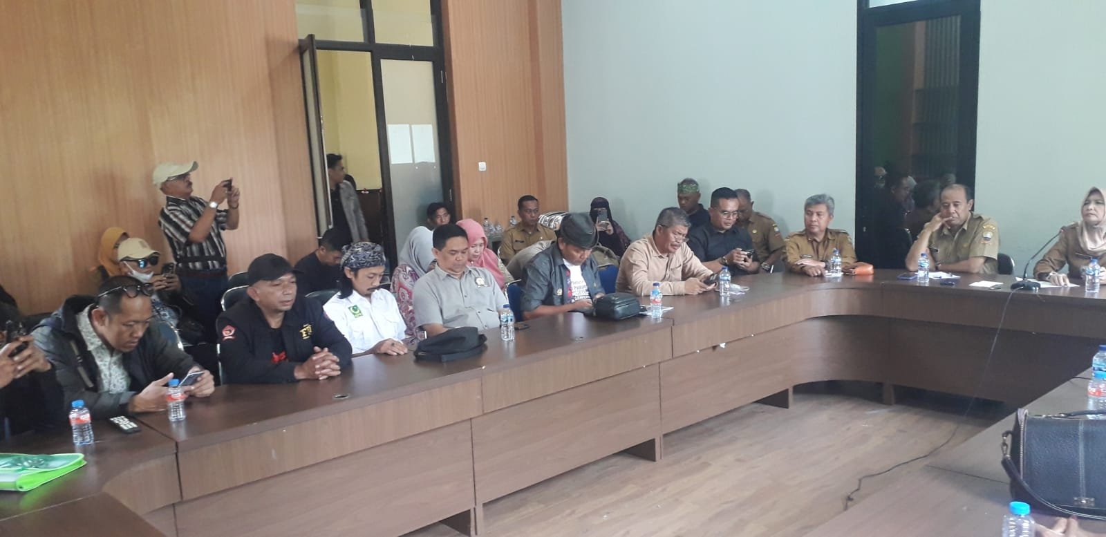 KOALISI 99 PEDULI SUMEDANG BERSAMA RAKYAT UNTUK SUMEDANG YANG LEBIH BAIK Suara Masyarakat • Kontrol Sosial • Demi Keadilan dan Kebenaran