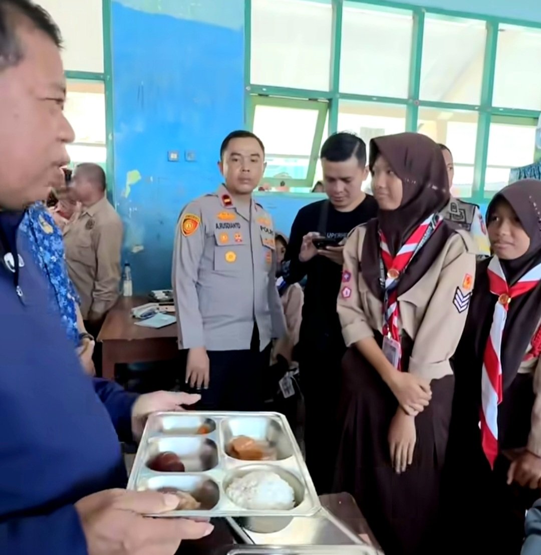 Bupati Eman Klarifikasi Video Sidak MBG Viral: Siswa Justru Dukung Program Dilanjutkan Bupati Majalengka Luruskan Video Sidak MBG Viral: Justru Siswa Dukung