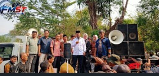 "Koalisi 99 Terus Beraksi" Ratusan Massa Kepung DPRD Sumedang, Tuntut Transparansi Kasus Wabup