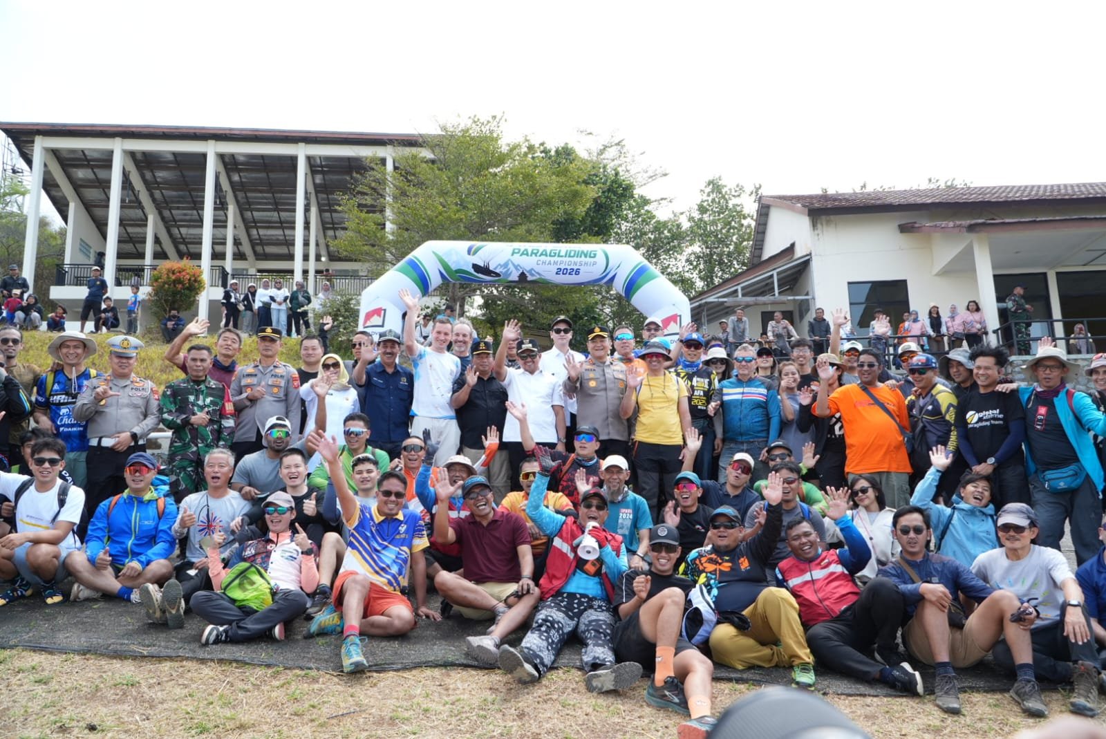 Bupati Dony Monitoring West Java Paragliding Championship di Batudua, Peserta Dubai Puji Sumedang