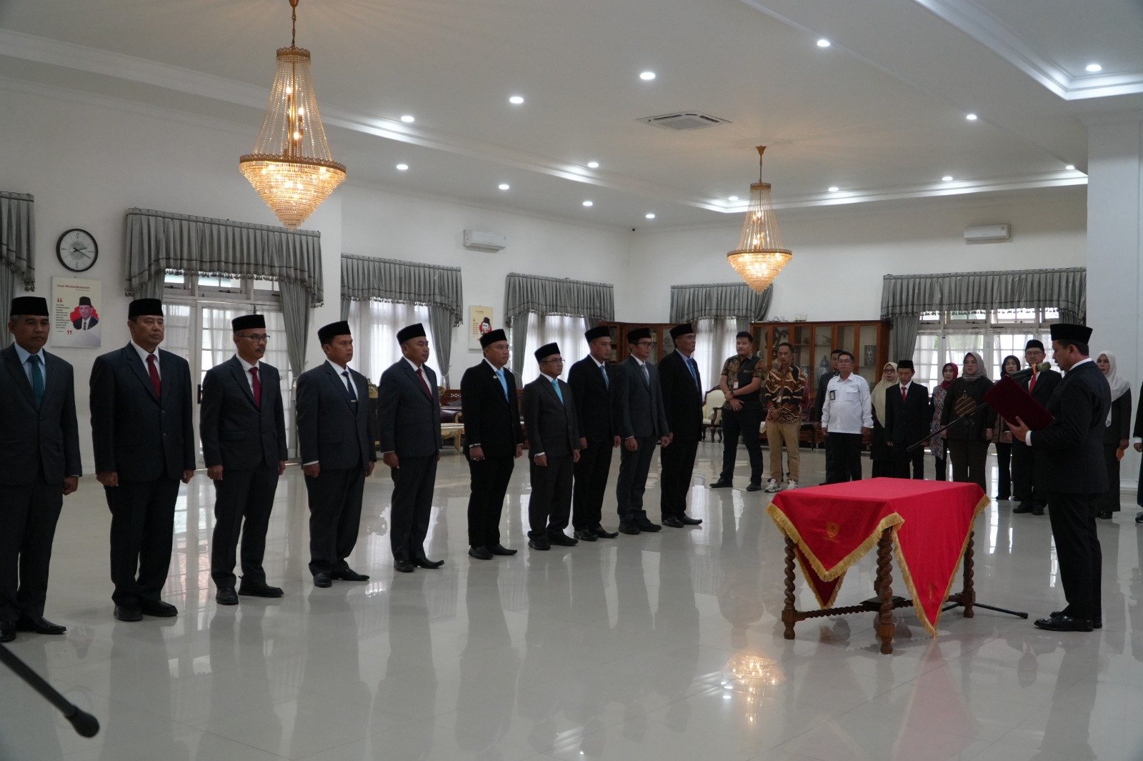Lantik 10 Pejabat JPT Pratama, Bupati Sumedang Tekankan Target 100 Hari dan Kinerja